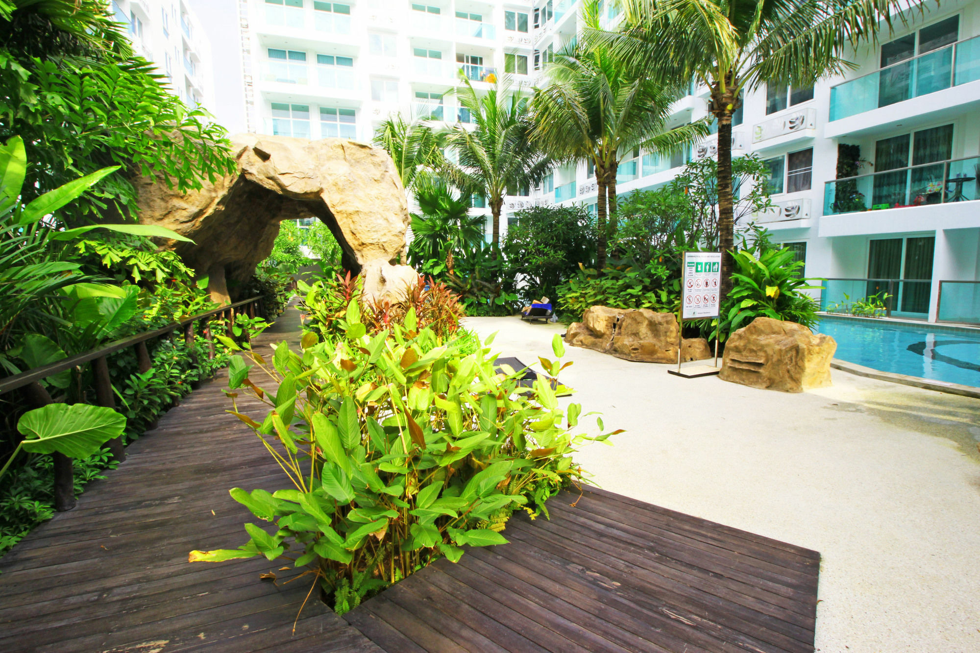 Amazon Residence By Pattaya Sunny Rentals Джомтьен Экстерьер фото